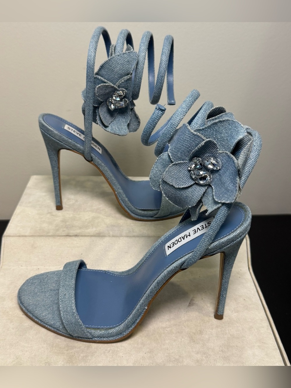 Steve Madden Blue Denim Floral Wrap High Heel Sandals, size 8.5, NWOT - Picture 2 of 8